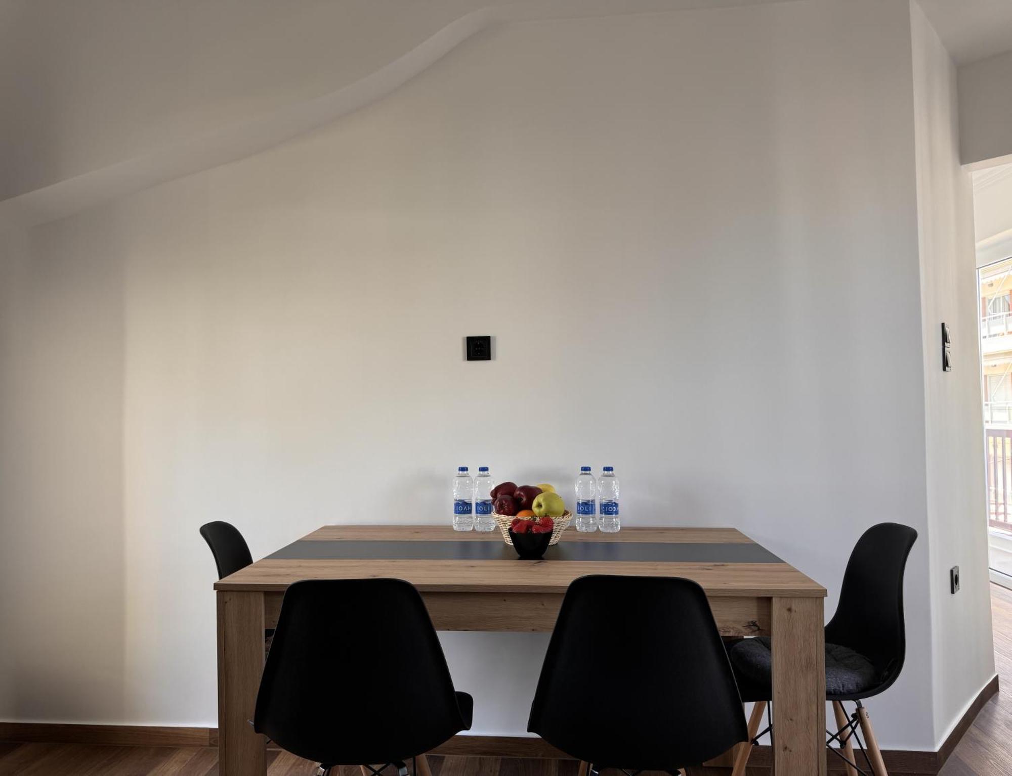 Navaro Apartments パトラ エクステリア 写真