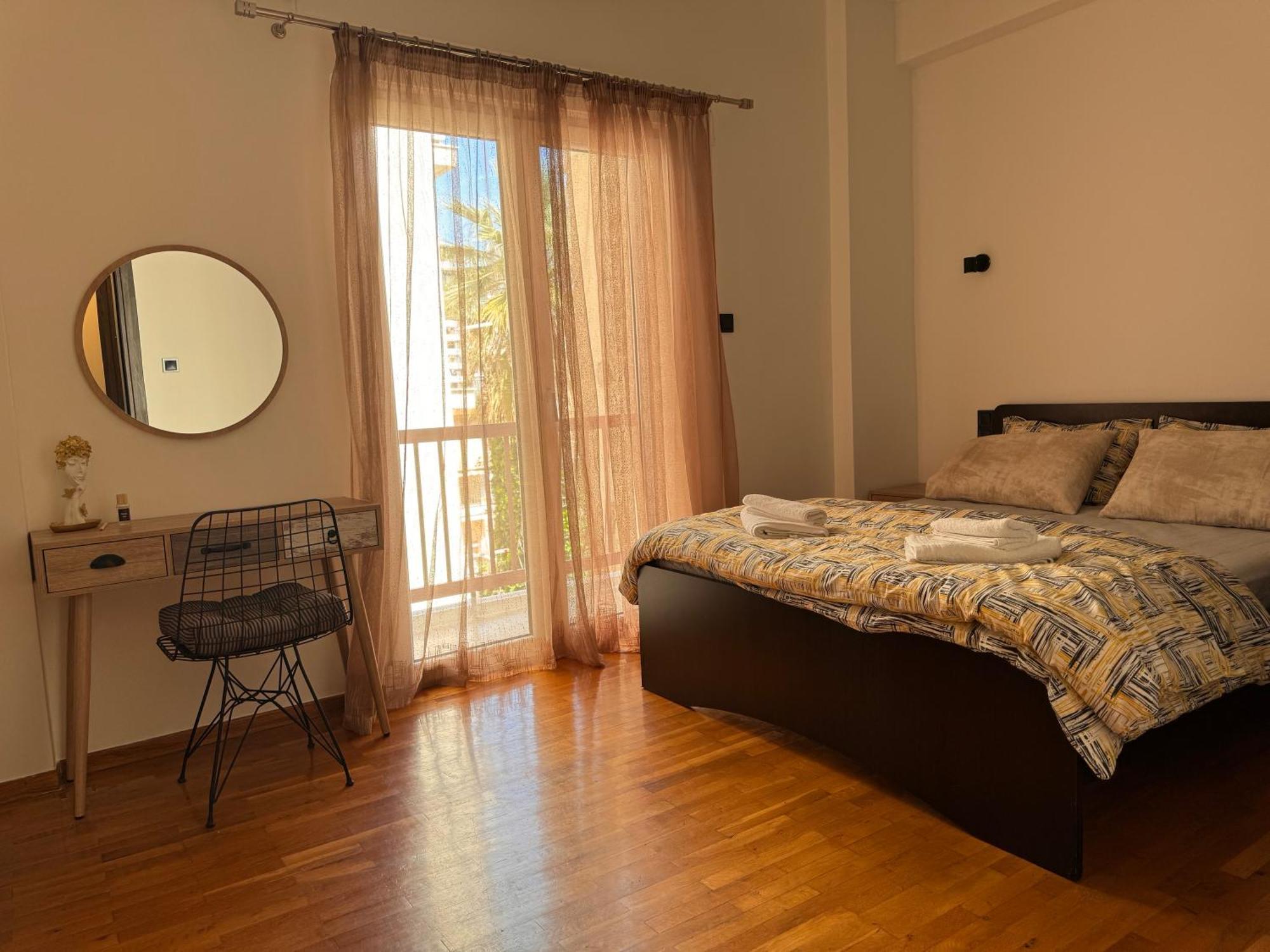 Navaro Apartments パトラ エクステリア 写真