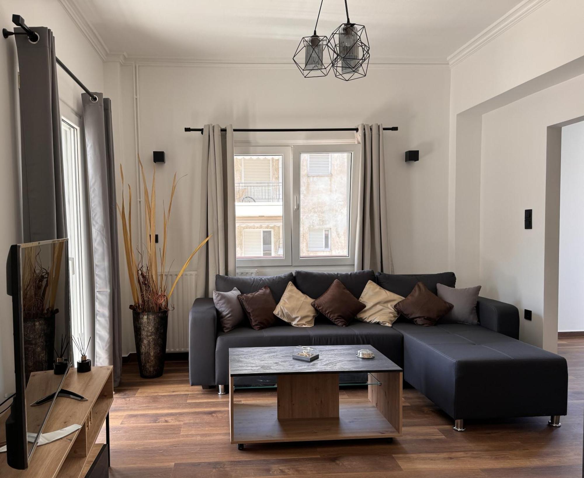 Navaro Apartments パトラ エクステリア 写真