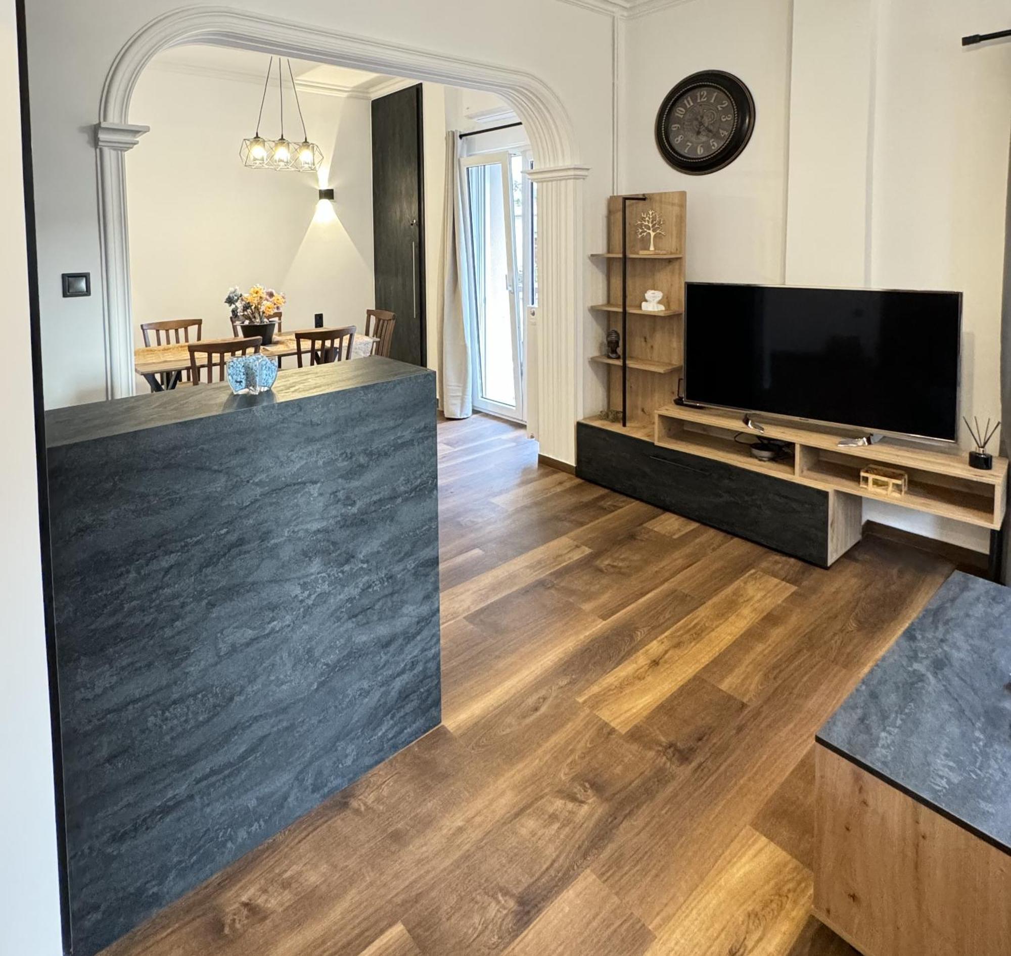 Navaro Apartments パトラ エクステリア 写真